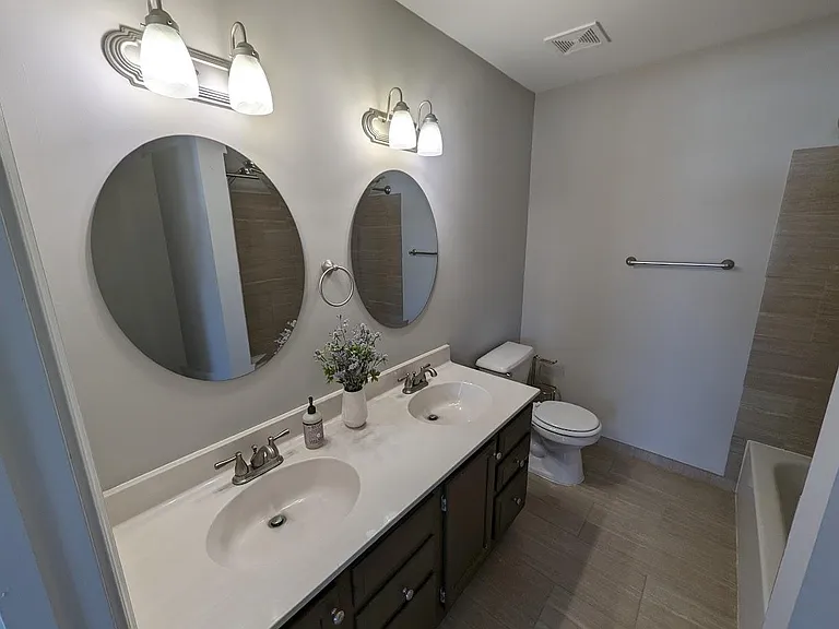 5861 Riverside Dr — Photo 9