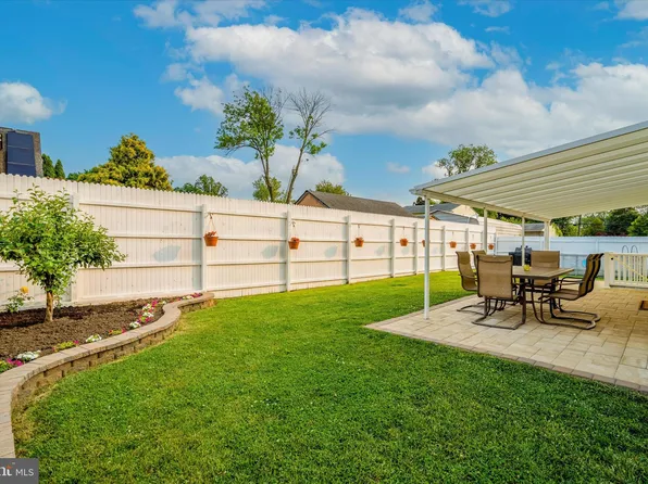 615 Delaware Ave, Croydon, PA 19021