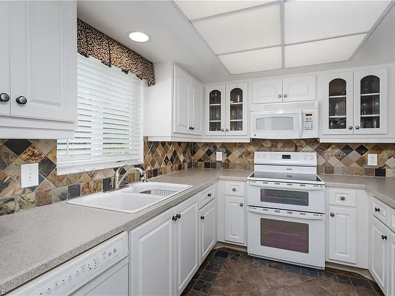 5515 Rattlesnake Hammock Rd #205 — Photo 14