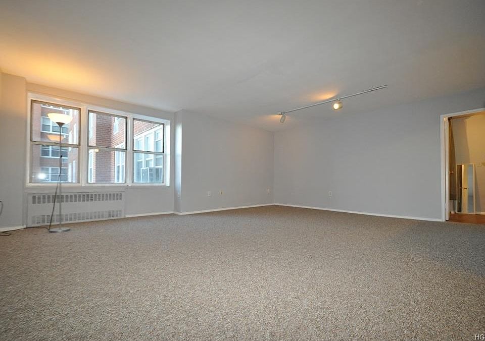 1st image of 14 Westview Ave APT 211