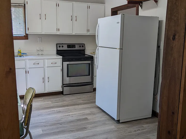 330 Myers St — Photo 2