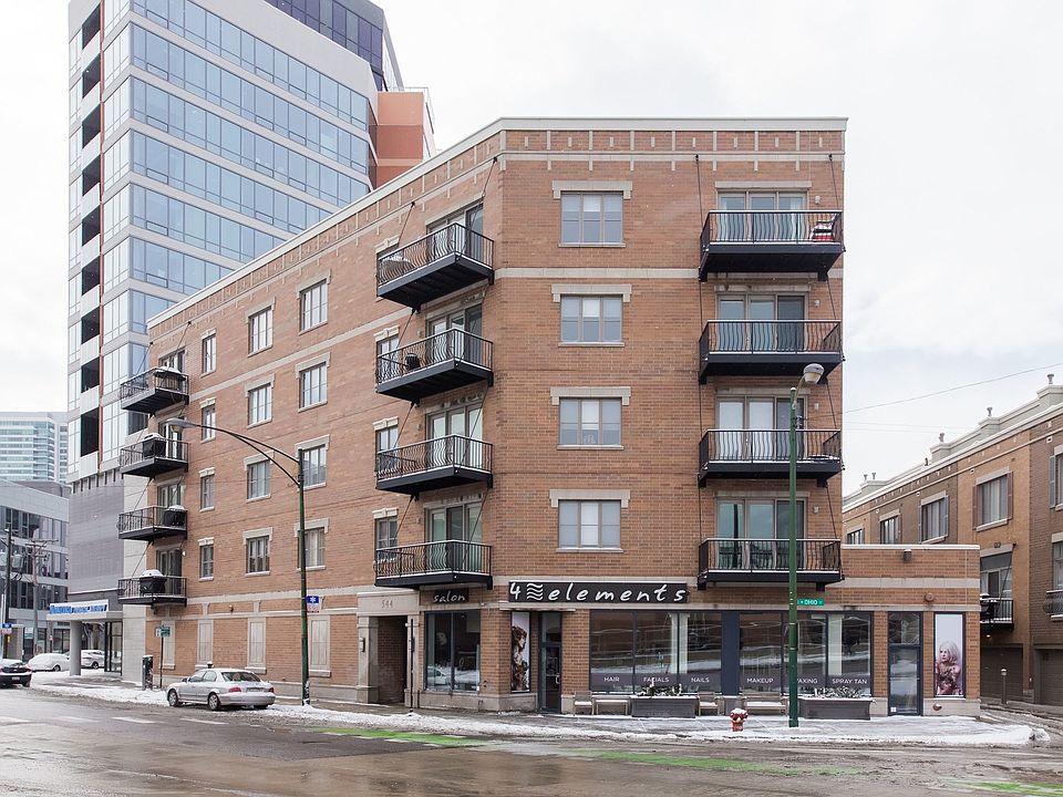 All brick building in an amazing River West location only a 2 min walk to the Blue El and a few step