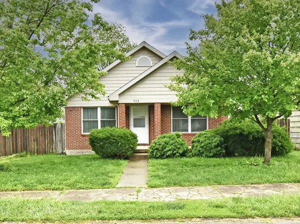 924 S B St, Elwood, IN 46036
