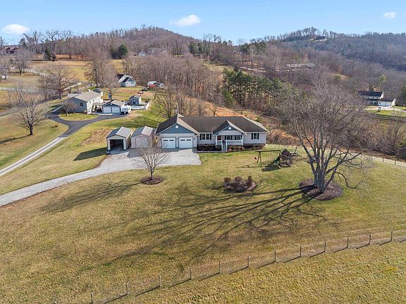 4th image of 218 Fox Run Rd