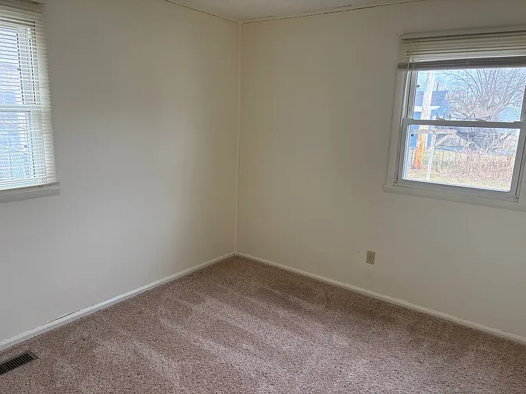 131 Pat Ln — Photo 8