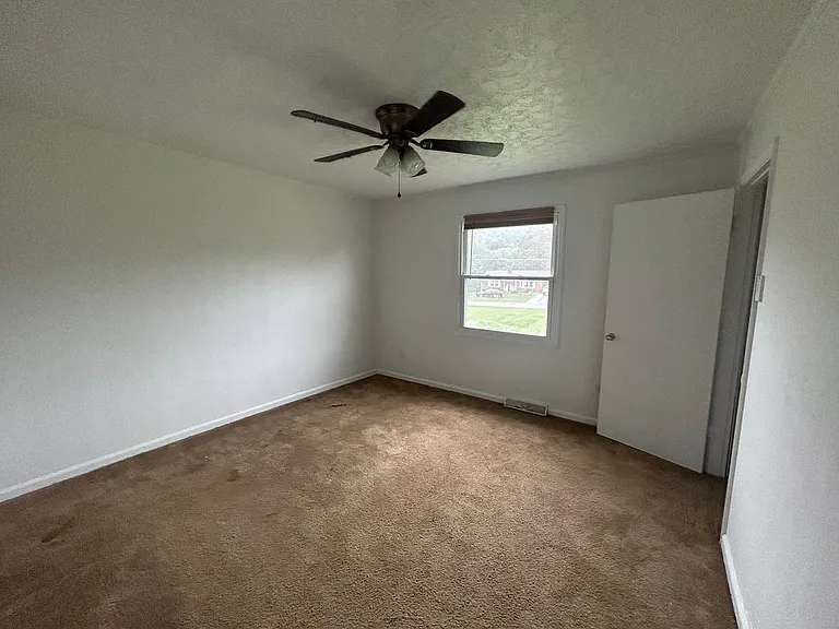515 Rosewood Ave — Photo 8