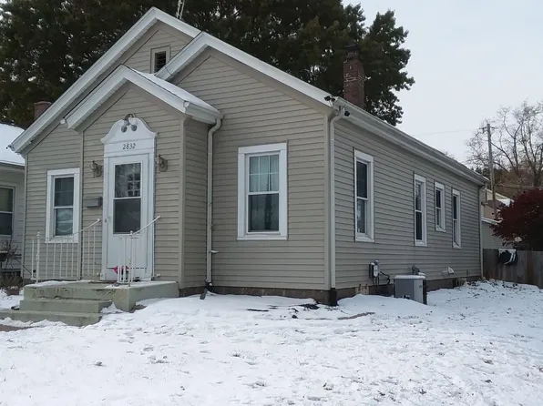 2832 Carey Ave, Davenport, IA 52803