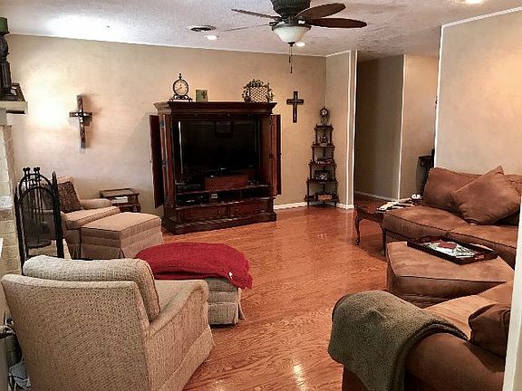 4th image of 3824 Brookhaven Ln
