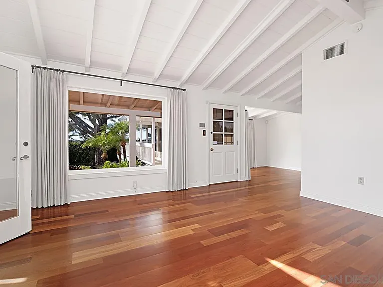573 Amphitheatre Dr — Photo 8