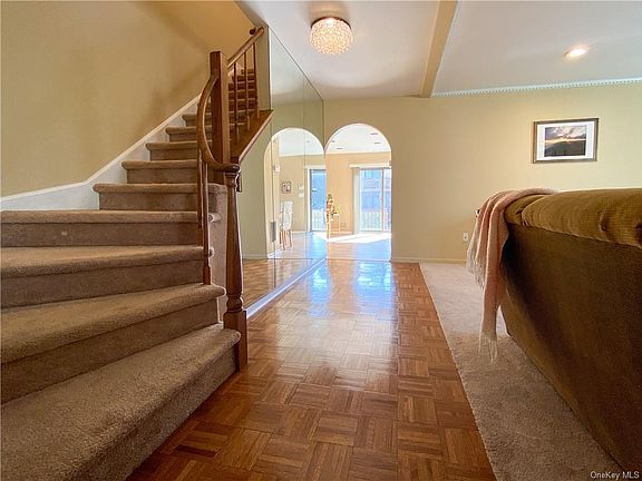 2nd image of 91 Somerset Dr