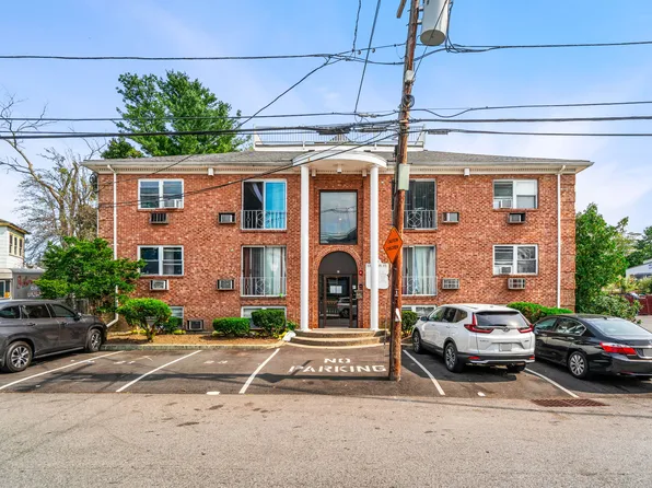 10 Grafton St #16, Lawrence, MA 01843