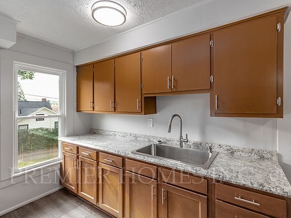 3rd image of 149 Brooklyn Ave SW #B