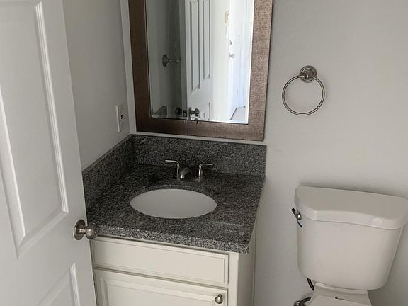 1/2 Bathroom