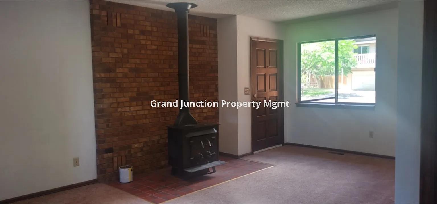 3 bed, 1.0 bath, $1,695 — Photo 3