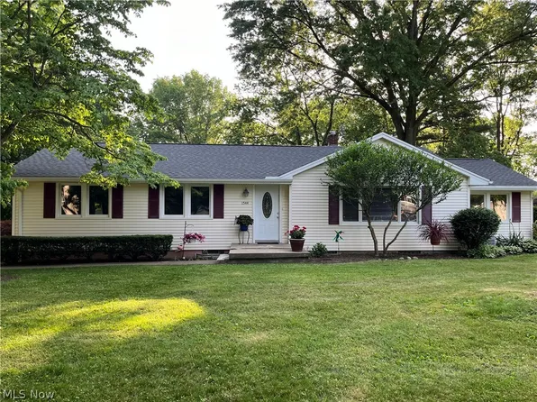 1544 Moreview Dr, Akron, OH 44321