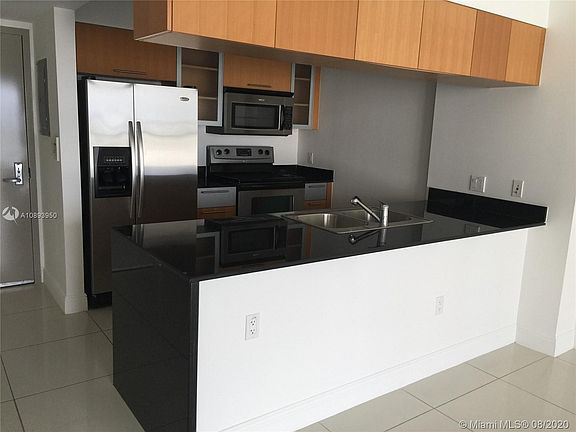 3rd image of 1750 N Bayshore Dr APT 4011