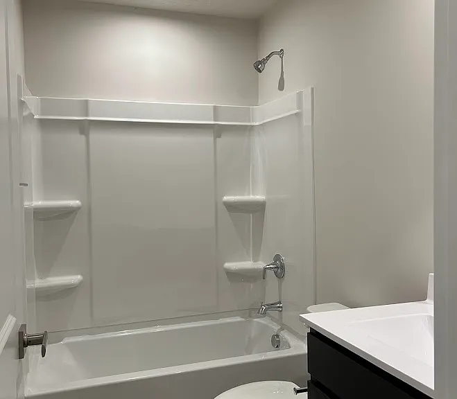Second floor common full bath