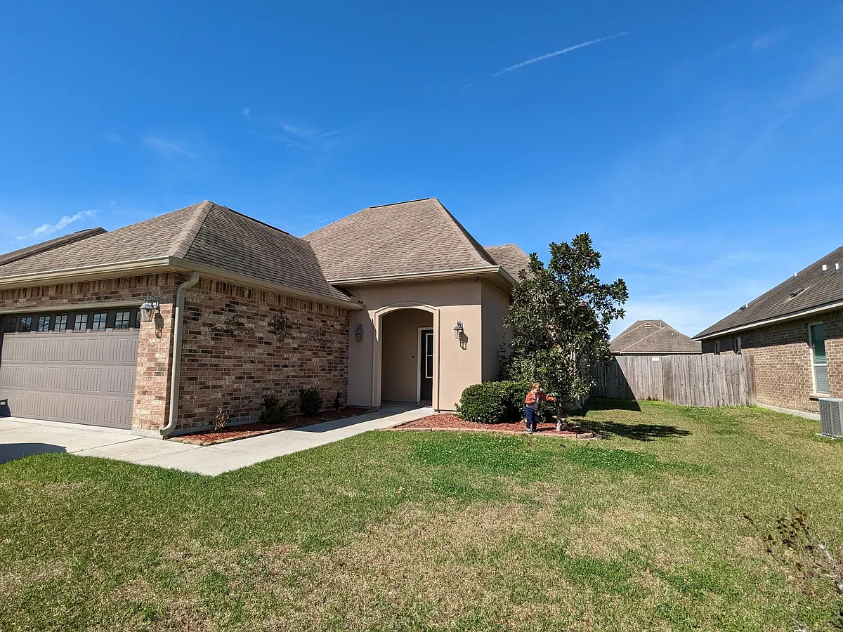 Building Photo - 37200 Sills Dr