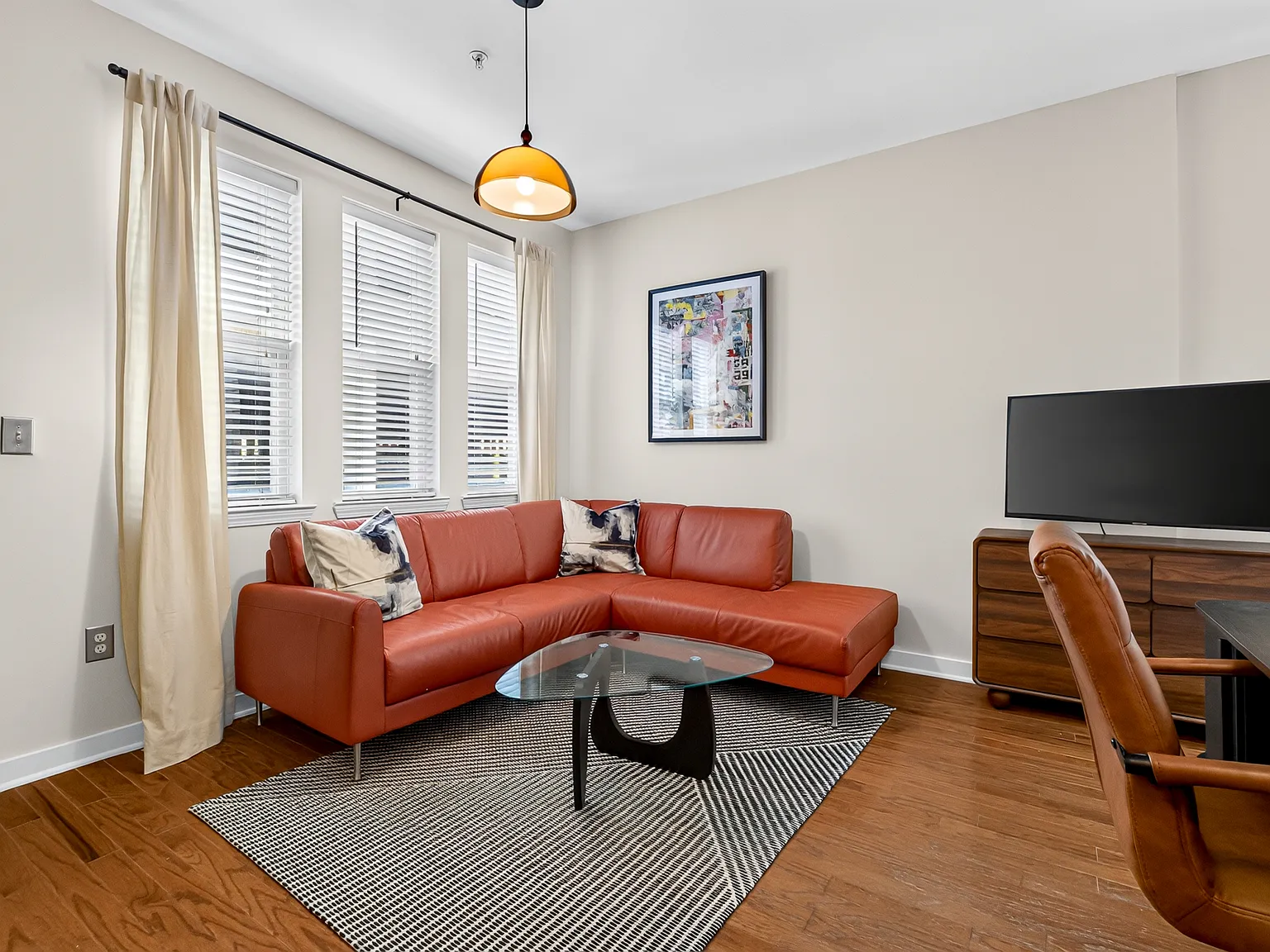 1 bed, 500 sqft, $1,600 — Photo 3