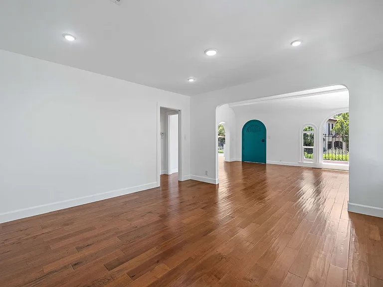 4733 Ambrose Ave — Photo 7