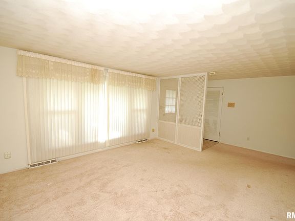 2nd image of 2408 S Daycor Dr
