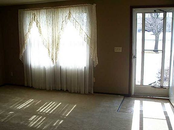 5th image of 924 Haver Dr