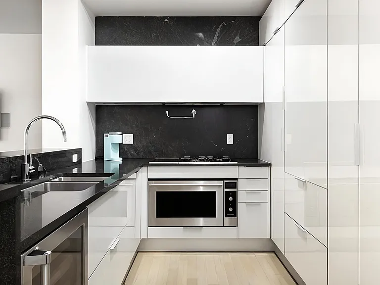 240 Park Ave S #8C — Photo 5
