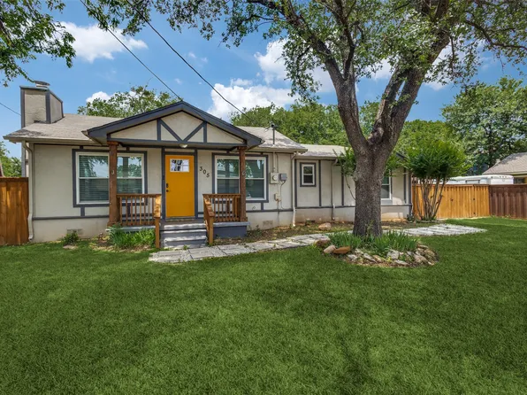 305 S Walnut St, Roanoke, TX 76262