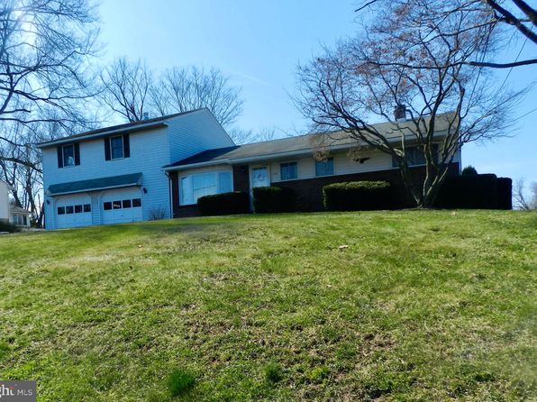 124 S Baringer Ave, Silverdale, PA 18944
