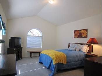 4th image of 517 Sunday Dr
