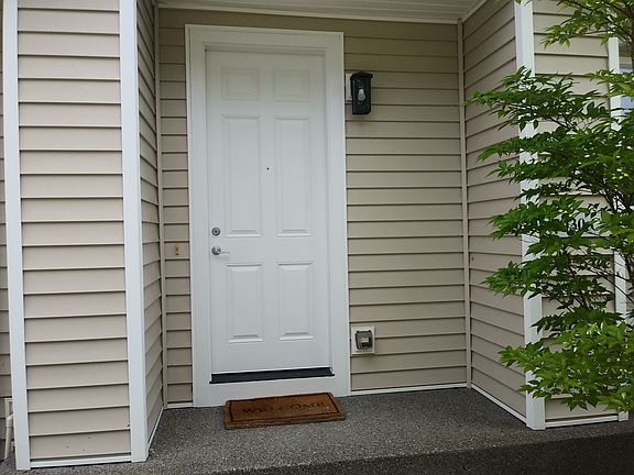 3rd image of 2030 Garry Oaks Ave Unit C