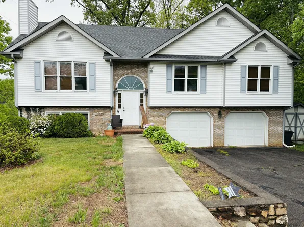306 Fox Fire, Cloverdale, VA 24077