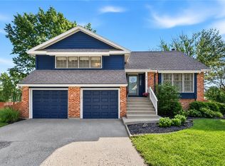416 N Persimmon Dr, Olathe, KS 66061