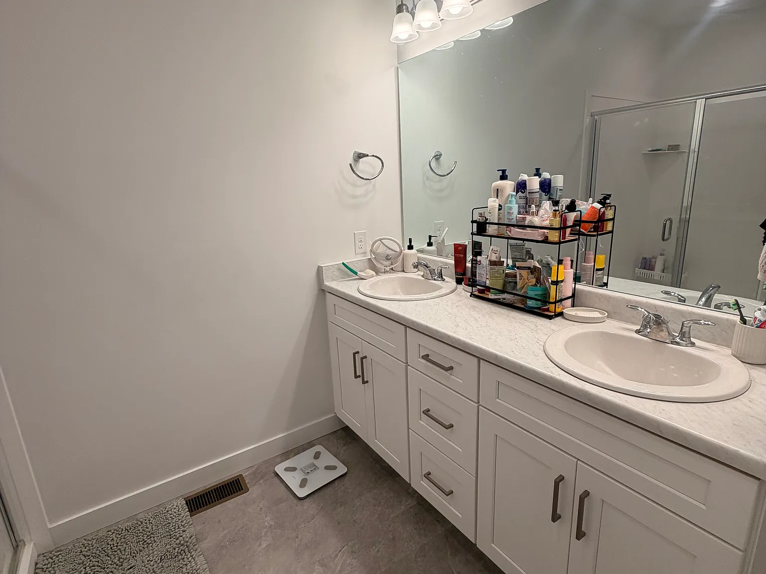 3 bed, 2.5 bath, 1527 sqft, $2,400 — Photo 3