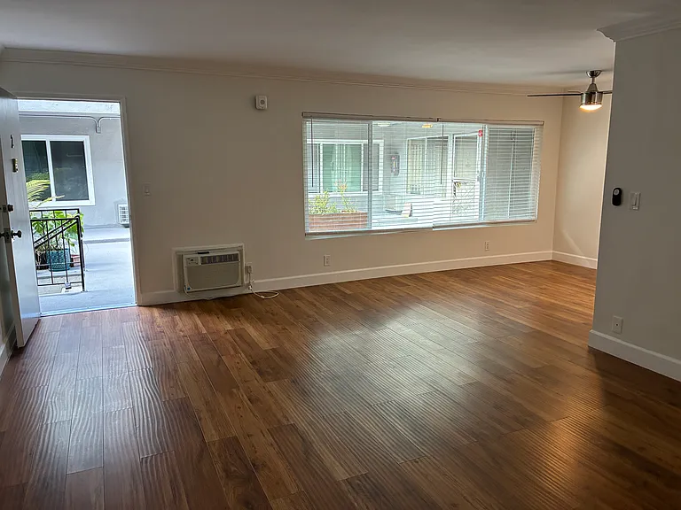 105 S Hayworth Ave #2 — Photo 3