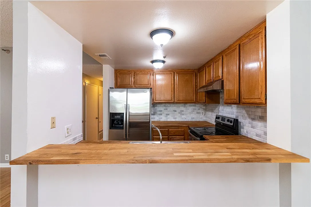 2 bed, 957 sqft, $2,400 — Photo 3