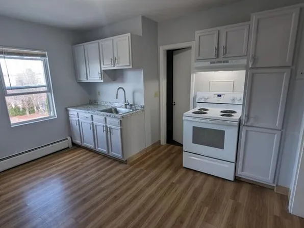 287 Pine St APT 3N, Manchester, NH 03103