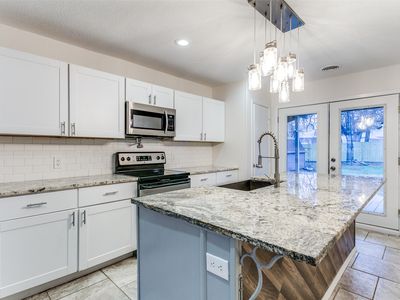 712 W Cedar St, Hurst, TX, 76053