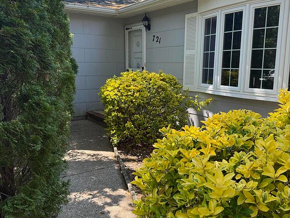 3rd image of 721 12th Avenue