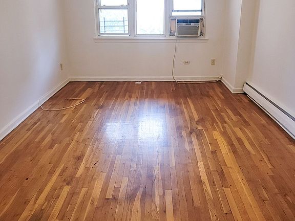 3rd image of 2531 Cruger Ave #3