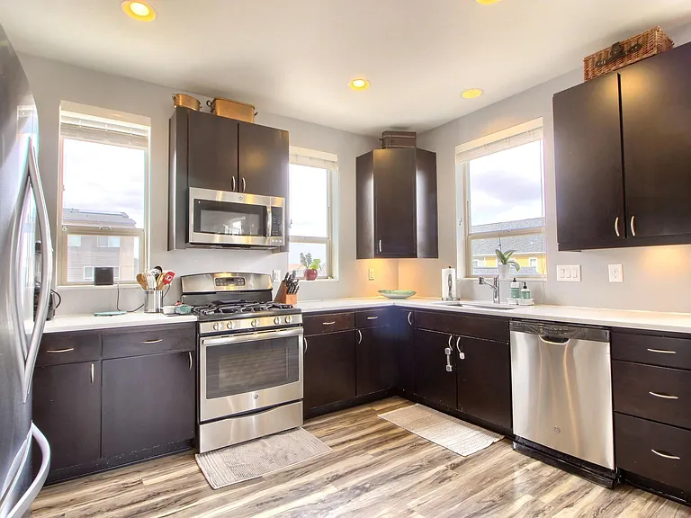 3045 Geneva St — Photo 9