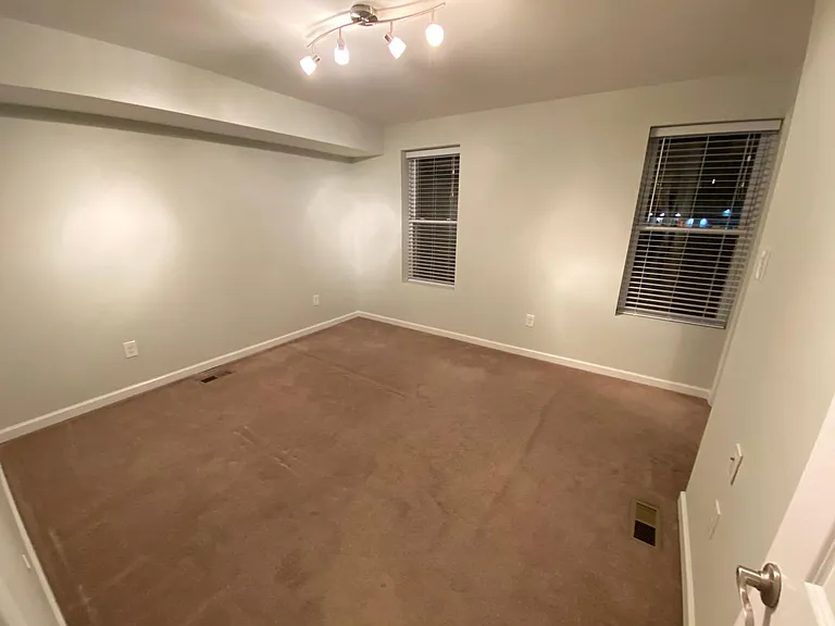 2627 E Huntingdon St — Photo 5