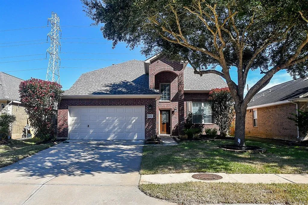 4 bed, 2.5 bath, 2346 sqft, $3,000 — Photo 2
