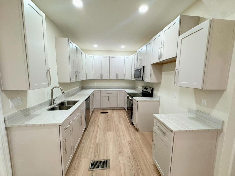 1st image of 1019 Portage St APT 1