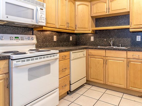 5th image of 833 SW 30th St APT 3