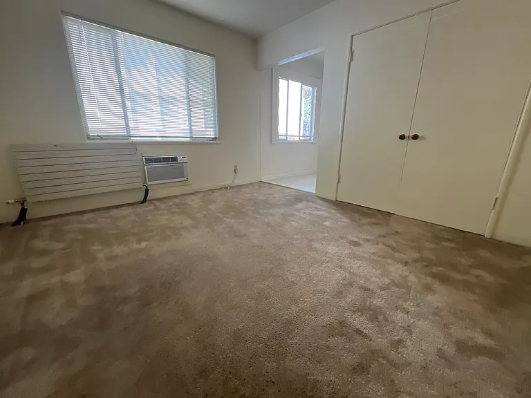 Judith Manor - 1522 N — Photo 10