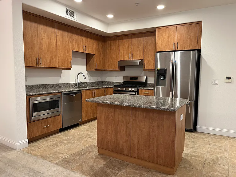 2585 El Camino Real #419 — Photo 3