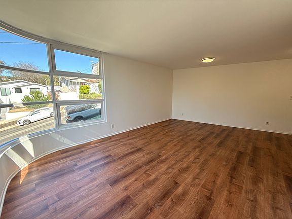 4th image of 4018 Camero Ave #2