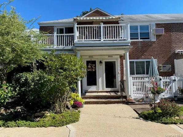 264-63 Langston Avenue 2nd floor, Glen Oaks, NY 11004