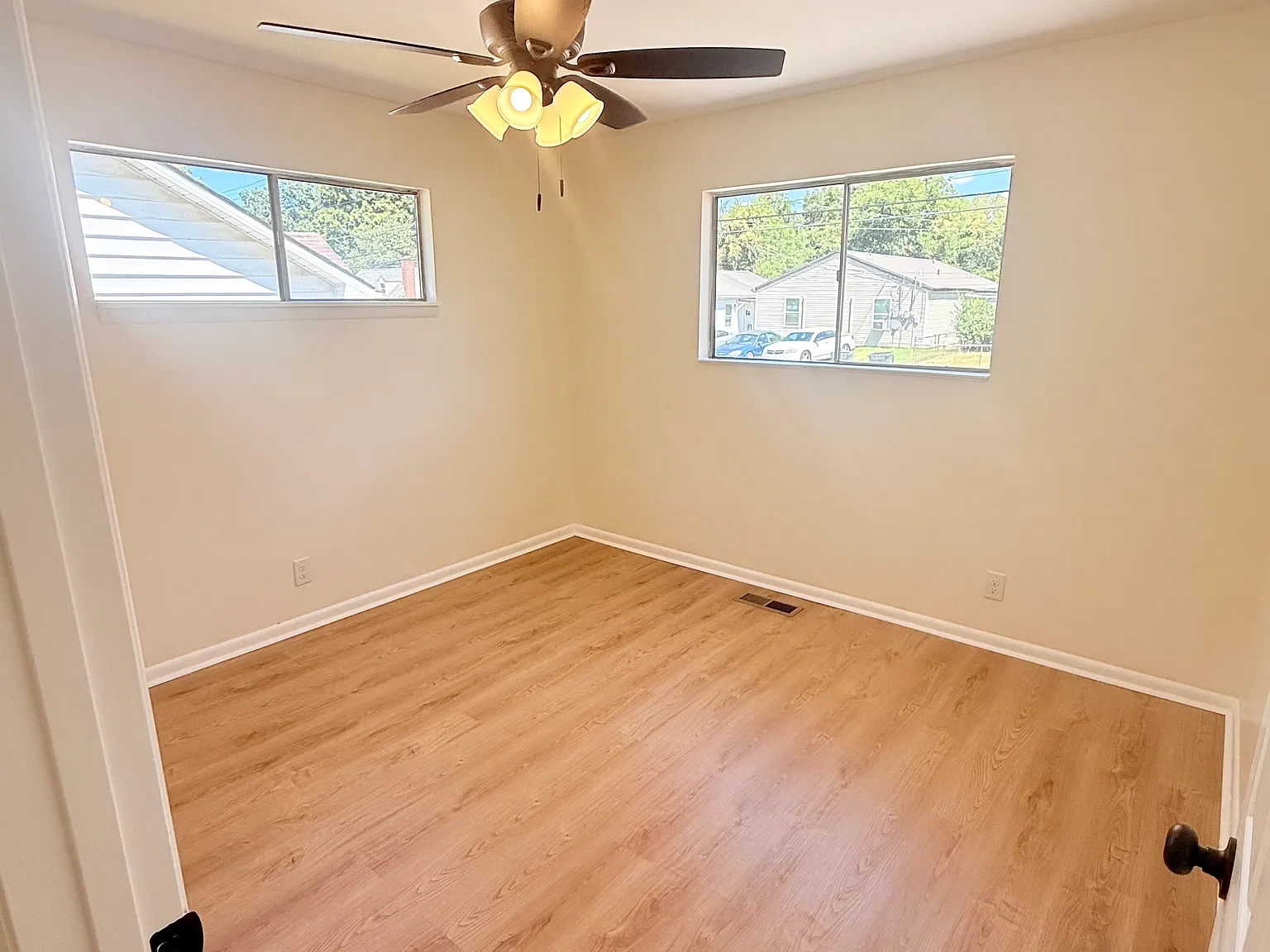 3 bed, 850 sqft, $900 — Photo 3